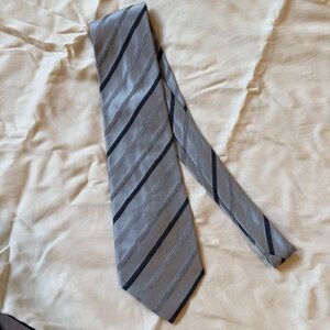 Men's Daniel Craig Designer Tie Gray Stripes 100% Silk Made in Italy. Vintage.